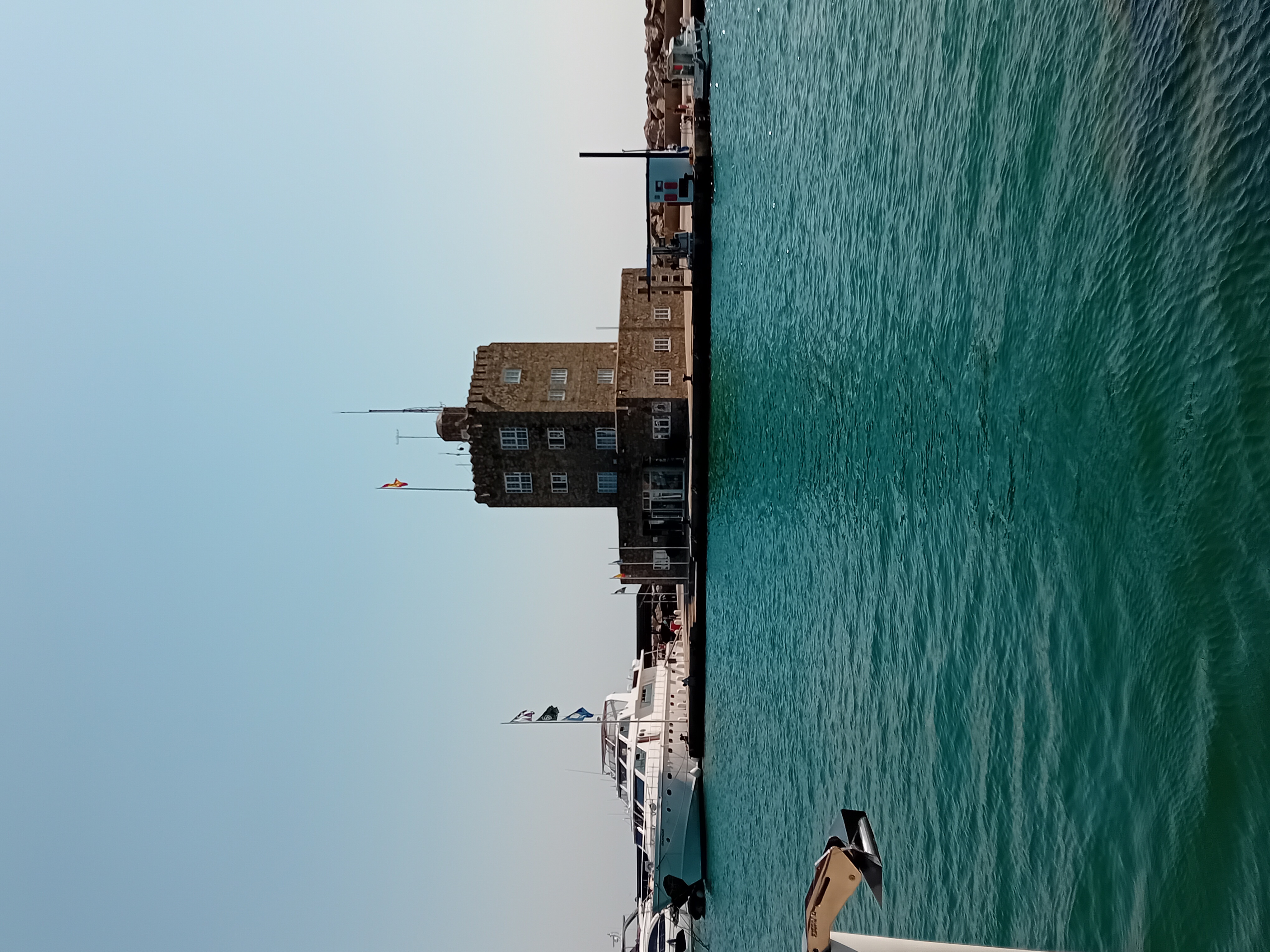 Torre de control del puerto de Sotogrande. San Roque, provincia de Cádiz, Andalucía, España.