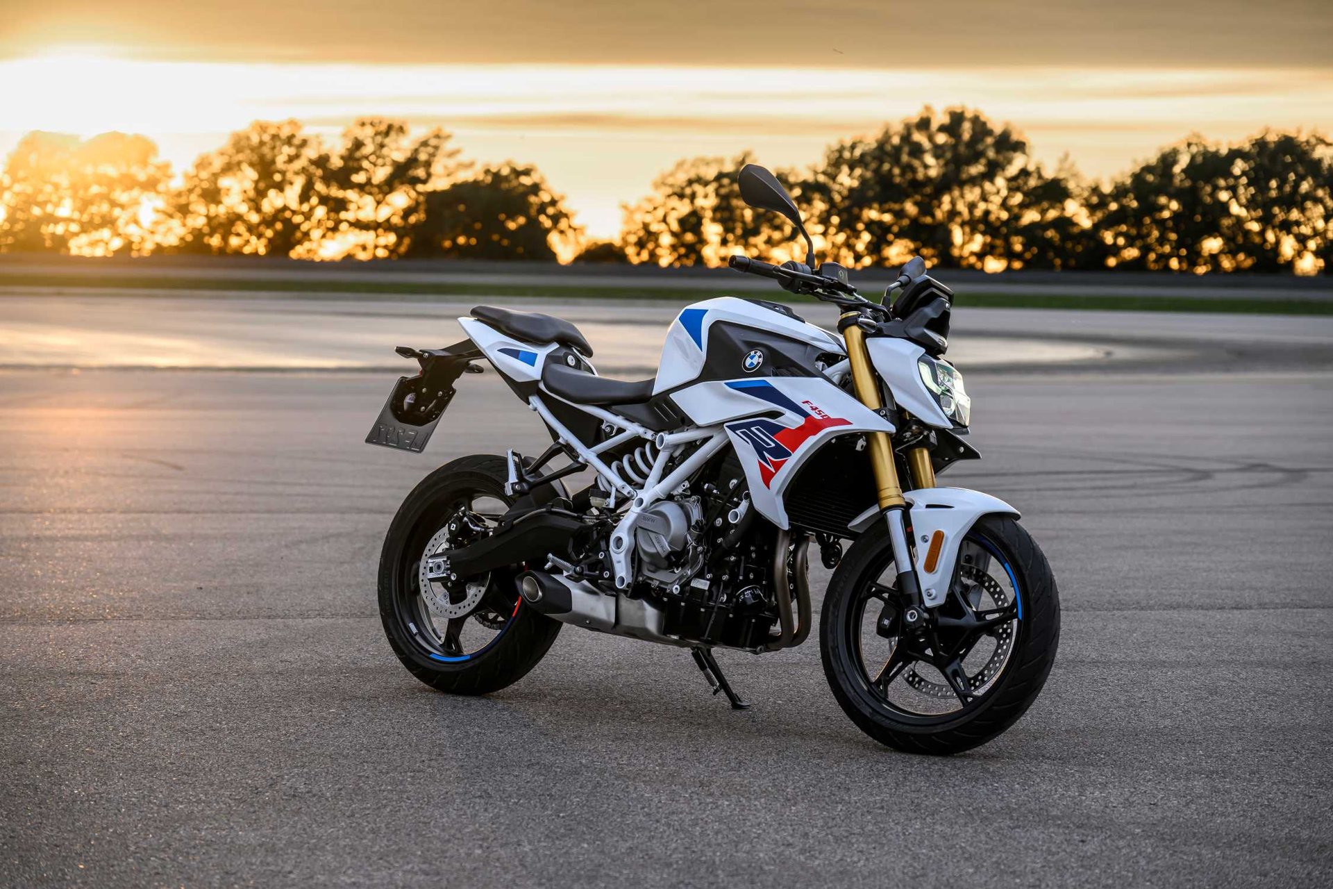 La nueva motocicleta BMW F 450 R en la presentación oficial de octubre de 2026